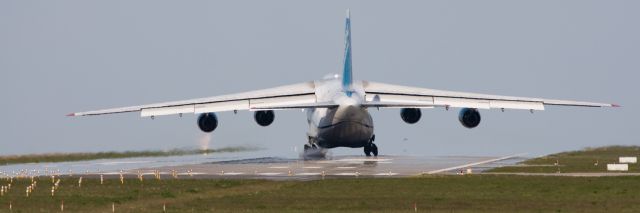 Antonov An-124 Ruslan (UR-82073) - crosswind