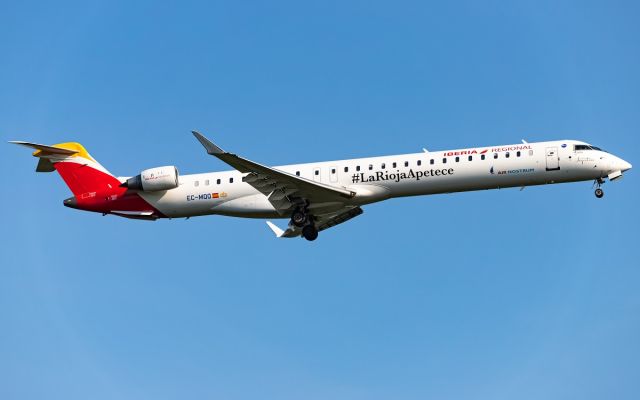 BOMBARDIER Regional Jet CRJ-1000 (EC-MQQ)