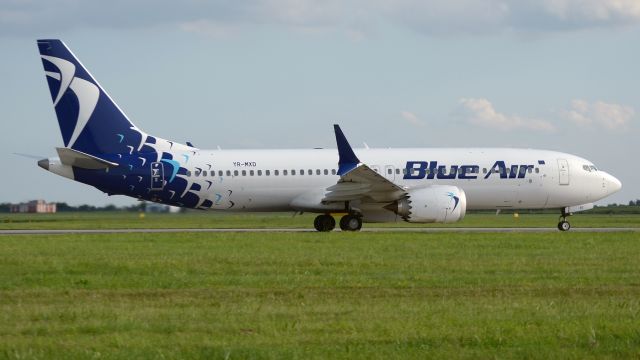 Boeing 737 MAX 8 (YR-MXD)