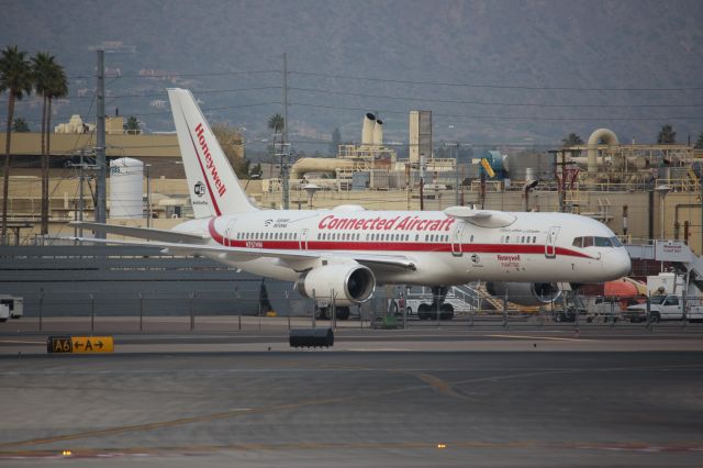 Boeing 757-200 (N757HW)