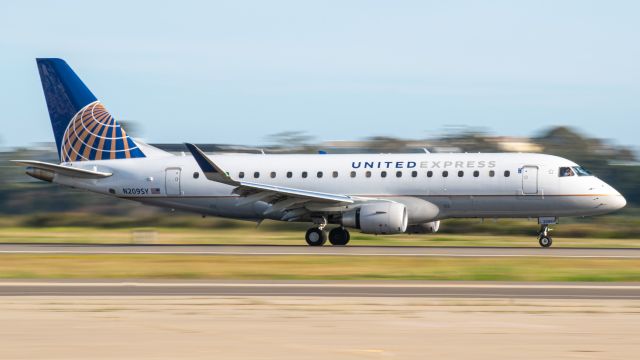 Embraer 175 (N209SY)