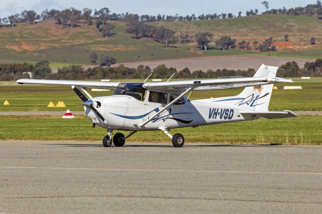 Cessna Skyhawk (VH-VSD) - Australian Airline Pilot Academy (VH-VSD) Cessna 172S Skyhawk SP at Wagga Wagga Airport