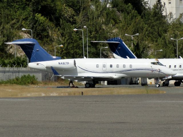 Bombardier Challenger 300 (N487F)