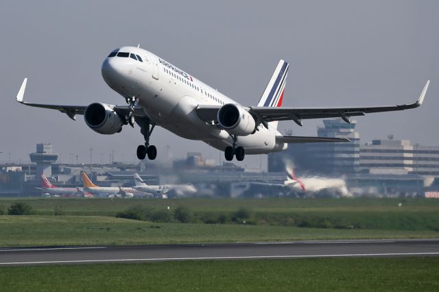 Airbus A320 (F-HEPK) - F-HEPK making its first departure of the day to Paris CDG as AFR1669 before returning later on the AFR1068/9 rotation.