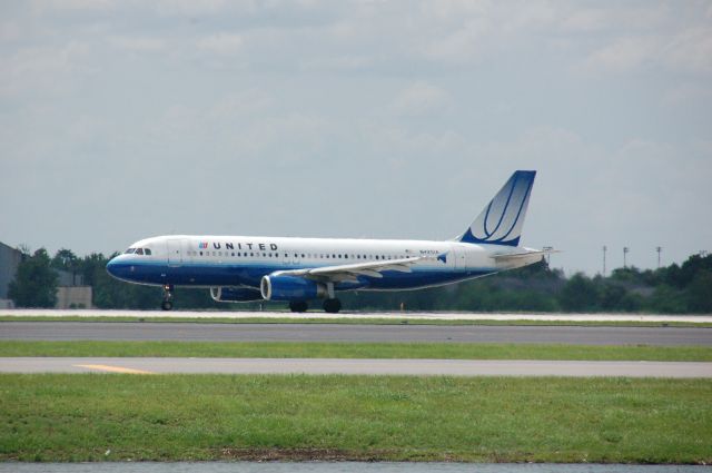 Airbus A320 (N491UA)