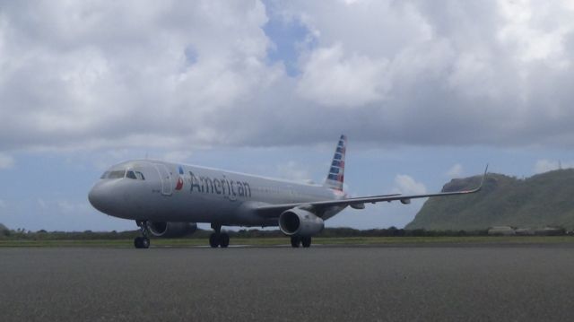 Airbus A321 (N137AA)