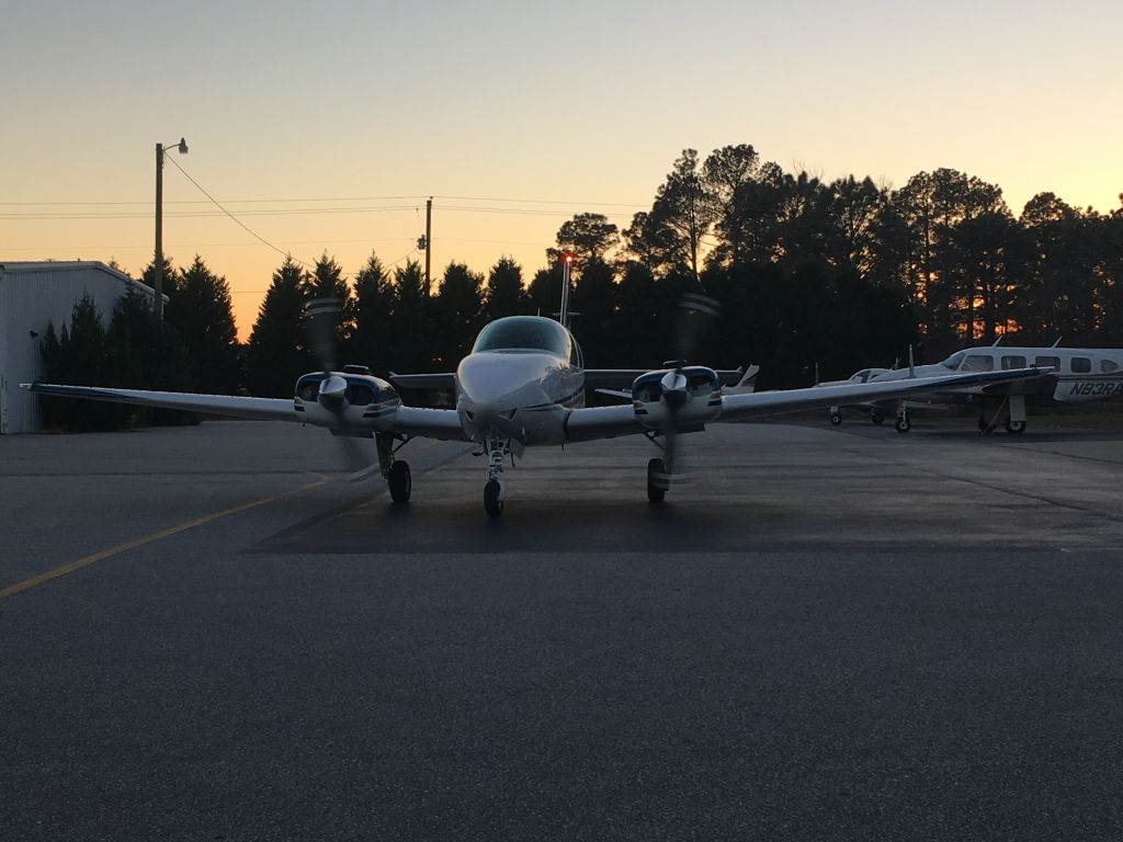 Beechcraft Baron (58) (N664AR)