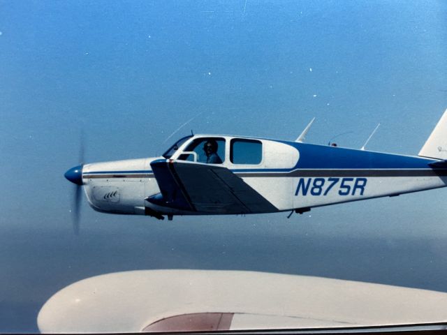 Beechcraft Bonanza (33) (N875R)