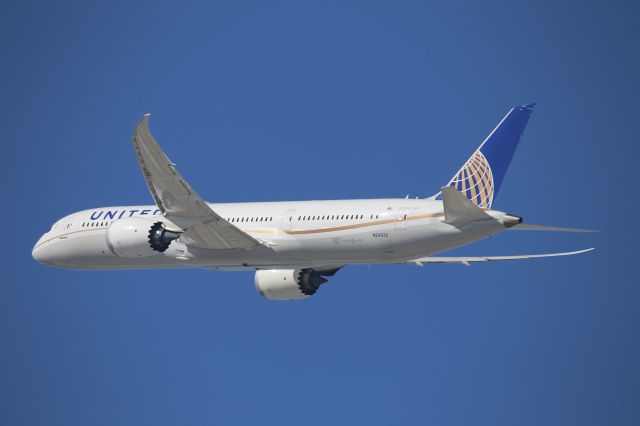 Boeing 787-9 Dreamliner (N24972)