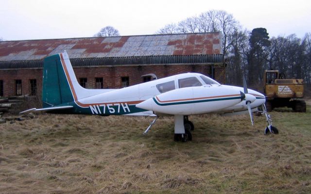 Cessna 310 (N1757H) - 17-Feb-09