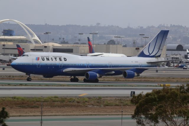 Boeing 747-400 (N122UA)