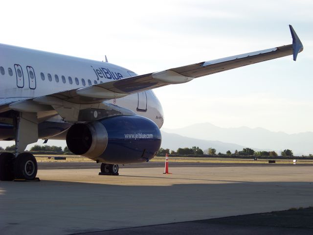 Airbus A320 (N643JB)