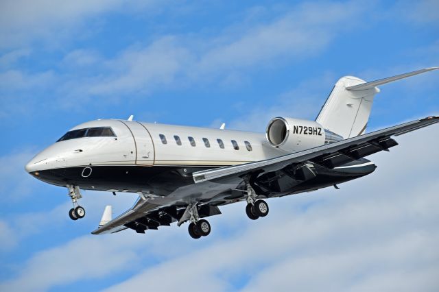 Canadair Challenger (N729HZ) - 2008 Bombardier CL-600-2B16 Challenger 605 (N729HZ/5749) arriving from Chicago Midway International Airport (KMDW) on Feb 7, 2022