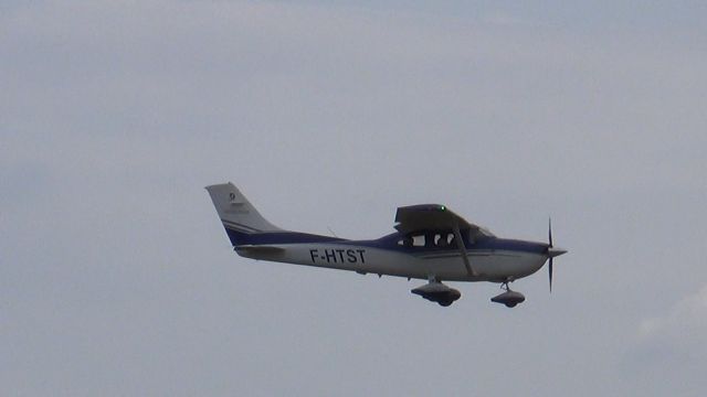 Cessna Skylane (F-HTST) - Owner: Rectimo Air Transport