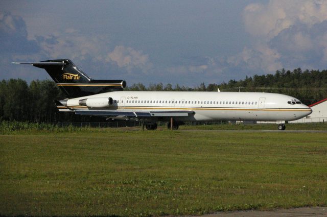 Boeing 727-100 — - A CYVO attendant le décollage en bout de piste 18 de ce Boeing 727 cargo.