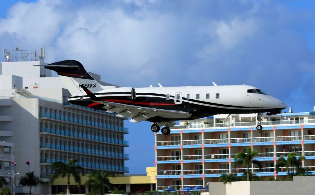 Bombardier Challenger 300 (N350CK)