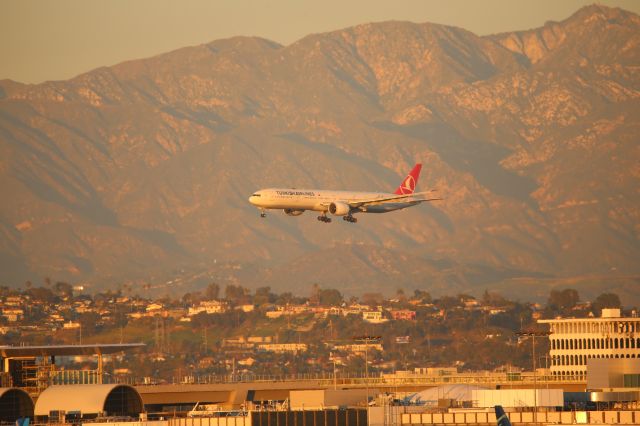 BOEING 777-300ER (TC-JJM)