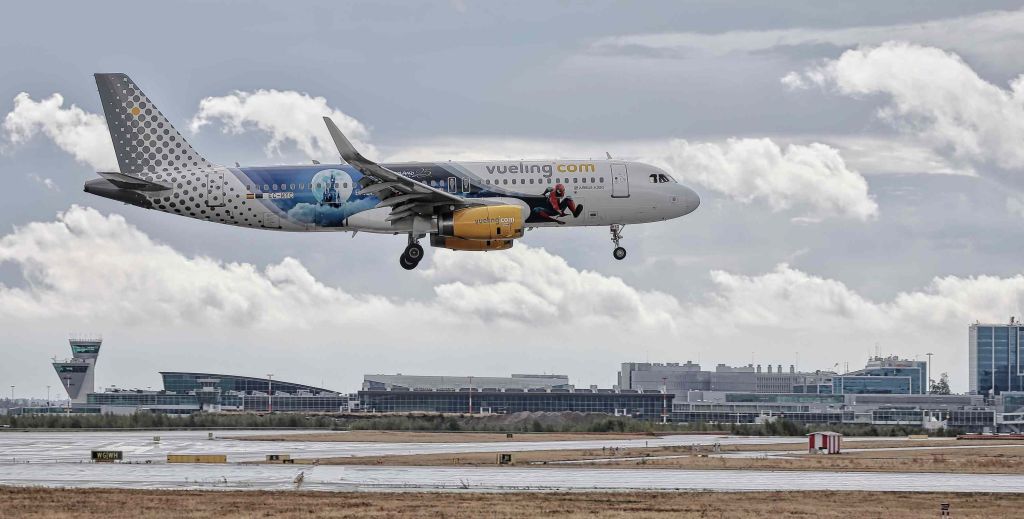Airbus A320 (EC-MYC) - Disneyland 25 years Spider-Man livery