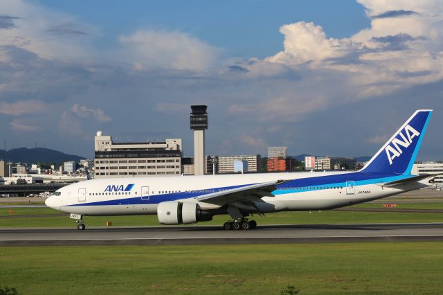 Boeing 777-200 (JA742A)