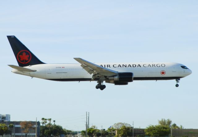 BOEING 767-300 (C-FTCA)