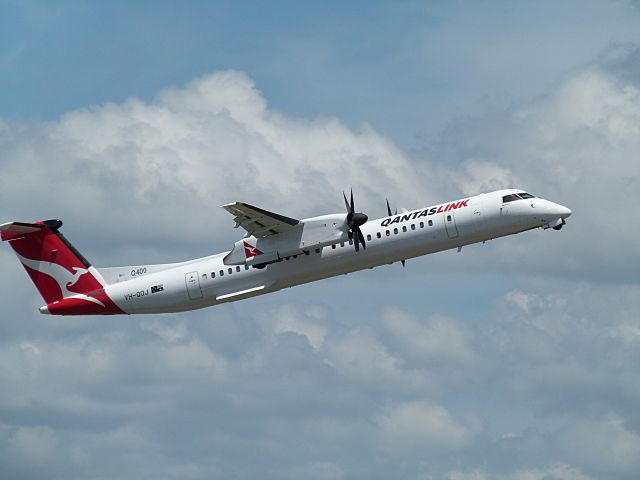 de Havilland Dash 8-400 (VH-QOJ)