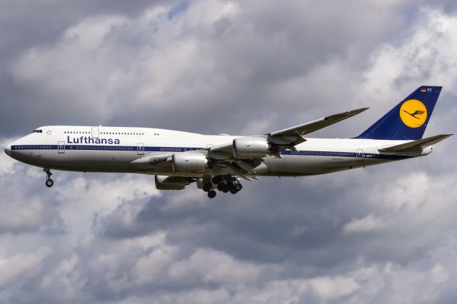 BOEING 747-8 (D-ABYT) - D-ABYT Lufthansa Boeing 747-830 with "white instead of black nose" coming in from Buenos Aires (SAEZ) @ Frankfurt - Rhein-Main International (EDDF) / 26.06.2016