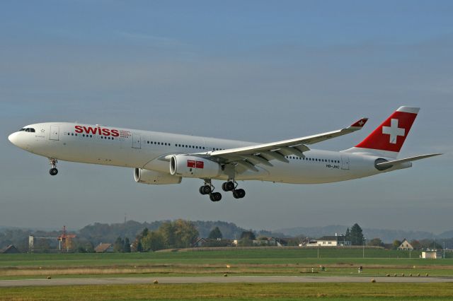 Airbus A330-300 (HB-JHC)