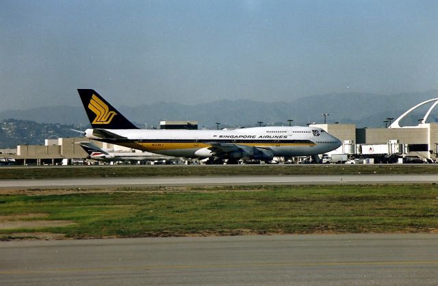 BOEING 747-300 (N123KJ) - KLAX - Singapore Big Top headed to 25R for departure