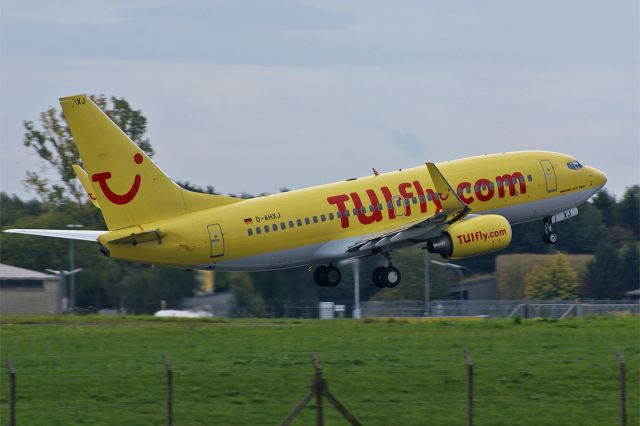 Boeing 737-700 (D-AHXJ) - Boeing 737-7K5  TUIfly  EDJA Memmingen Allgaeu Airport Germany  8.October 2009