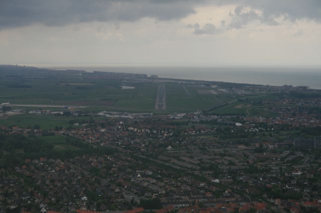 Diamond Twin Star — - SHORT FINAL TO LAND EBOS