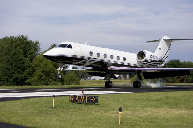 Gulfstream Aerospace Gulfstream IV (N305TC) - Landing RWY 12