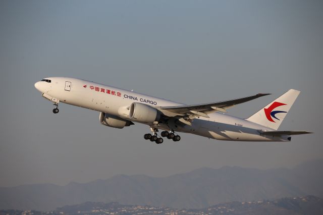 BOEING 777-200LR (B-220F)