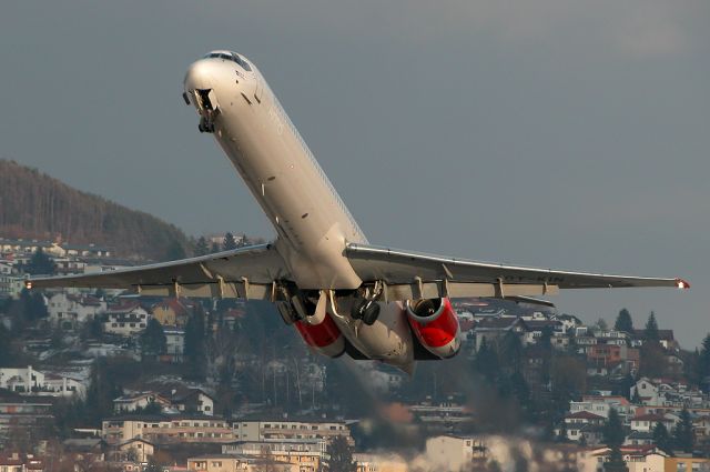 McDonnell Douglas MD-90 (OY-KIN)