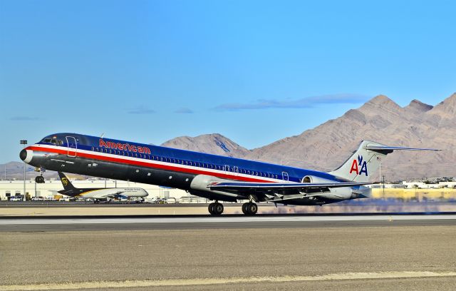 McDonnell Douglas MD-82 (N555AN)