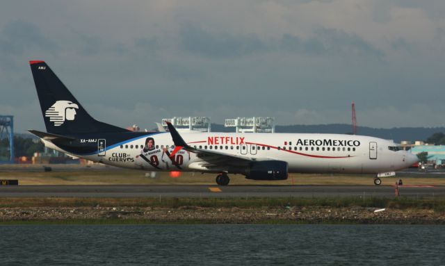 Boeing 737-800 (XA-AMJ) - Aeromexico B738 in special Netflix livery departing 22R.