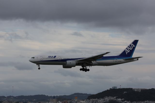 Boeing 777-200 (JA702A)