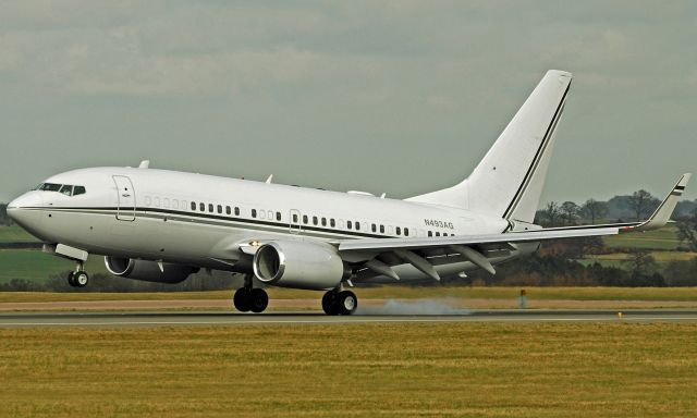 Boeing 737-700 (N493AG)