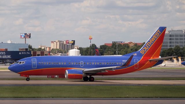 BOEING 737-300 (N636WN)