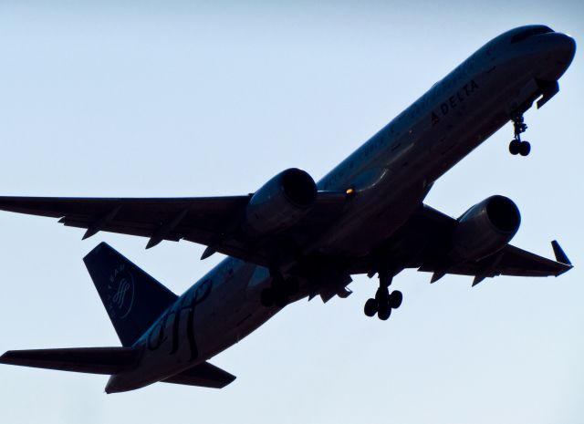 Boeing 757-200 (N659DL)