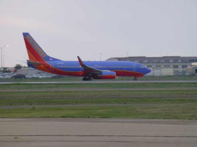 Boeing 737-700 (N798SW)