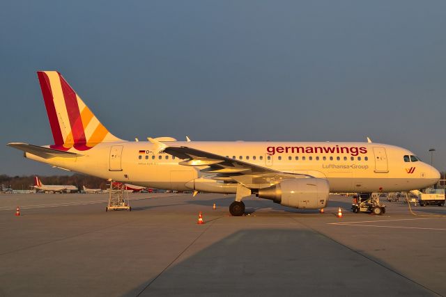 Airbus A319 (D-AKNR)