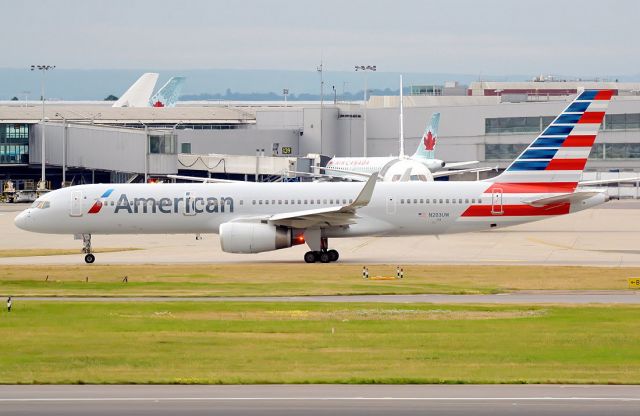 Boeing 757-200 (N203UW)