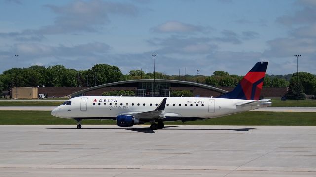 Embraer 175 (N267SY)