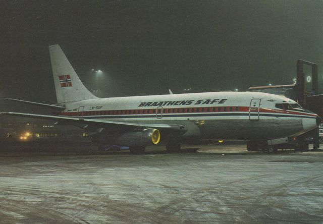 Boeing 737-200 (LN-SUP) - scanned from postcardbr /Braathens