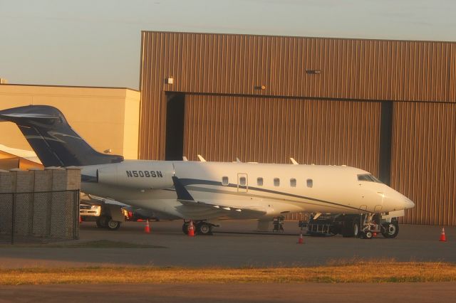 Bombardier Challenger 300 (N508SN)