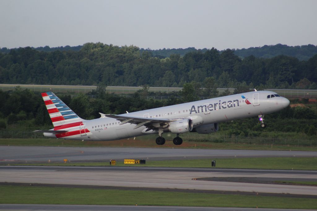 Airbus A321 (N180US)