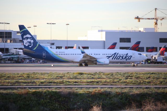 Boeing 737-800 (N534AS)