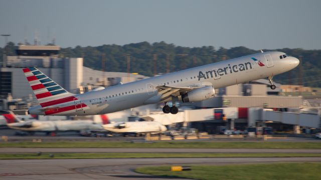 Airbus A321 (N523UW)