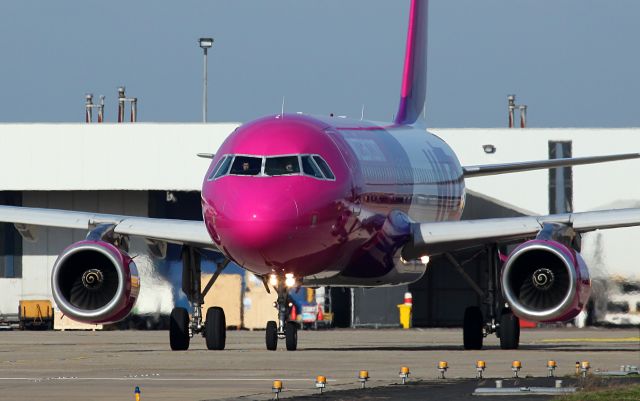 Airbus A320 (HA-LWF)