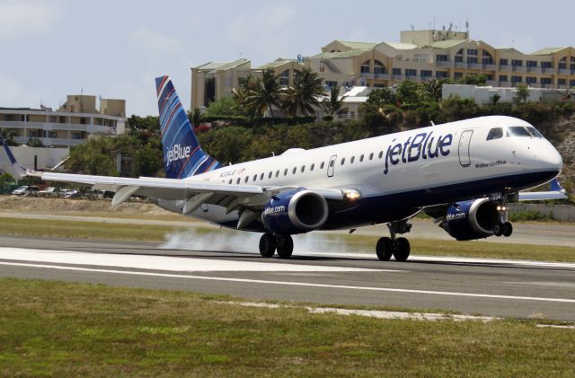 Embraer ERJ-190 (N334JB)